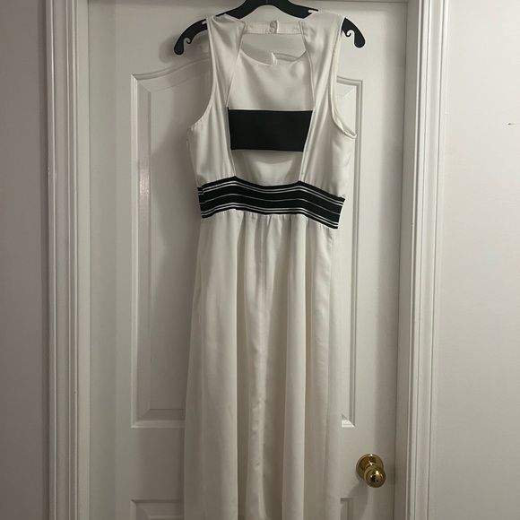 White dress Midi - Picture 3 of 4